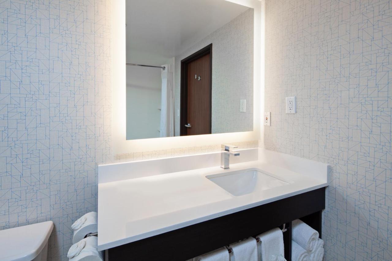 Holiday Inn Express & Suites Oakland - Airport By Ihg Dış mekan fotoğraf