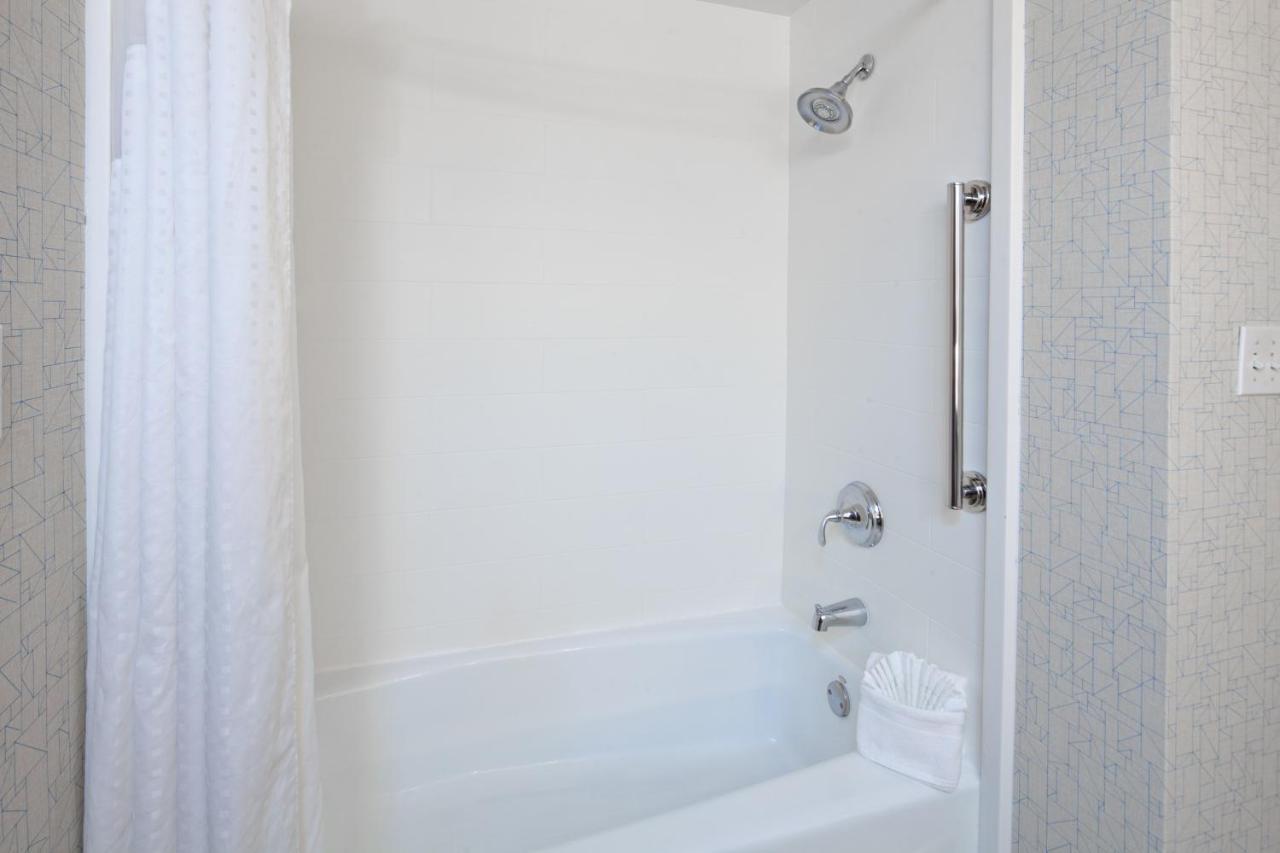 Holiday Inn Express & Suites Oakland - Airport By Ihg Dış mekan fotoğraf