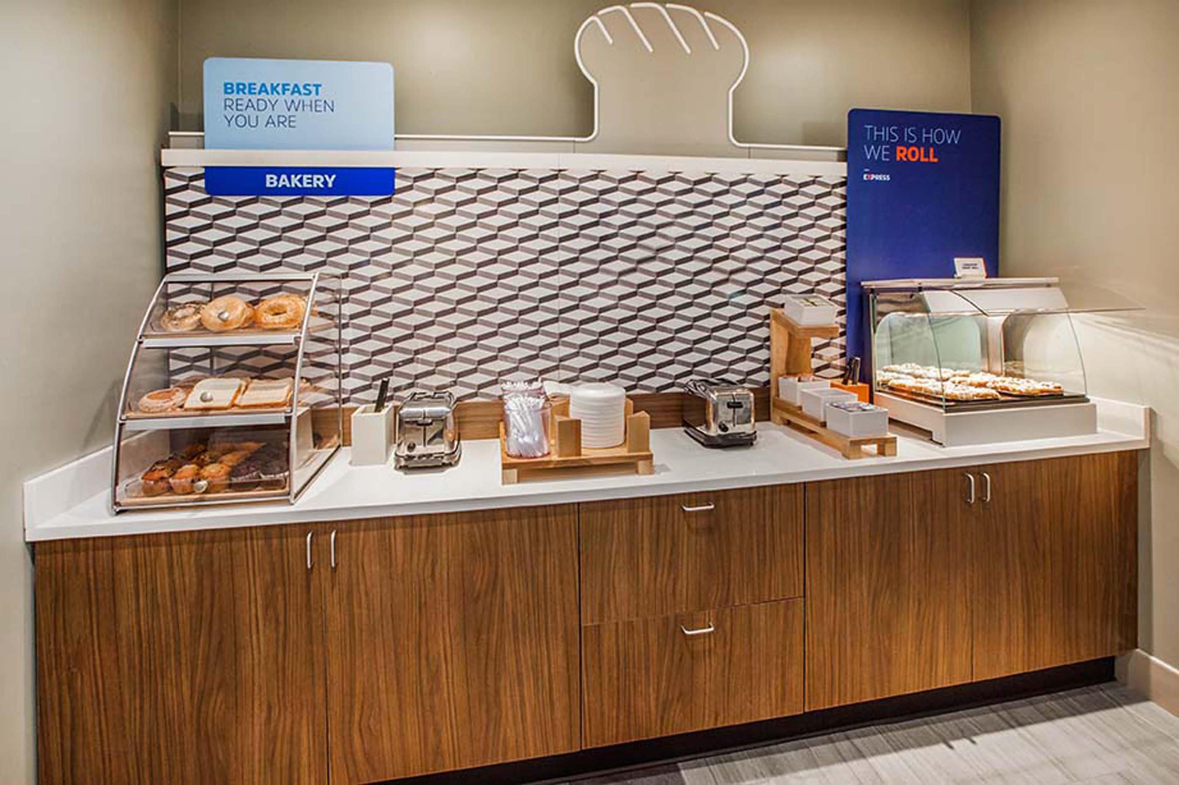 Holiday Inn Express & Suites Oakland - Airport By Ihg Dış mekan fotoğraf