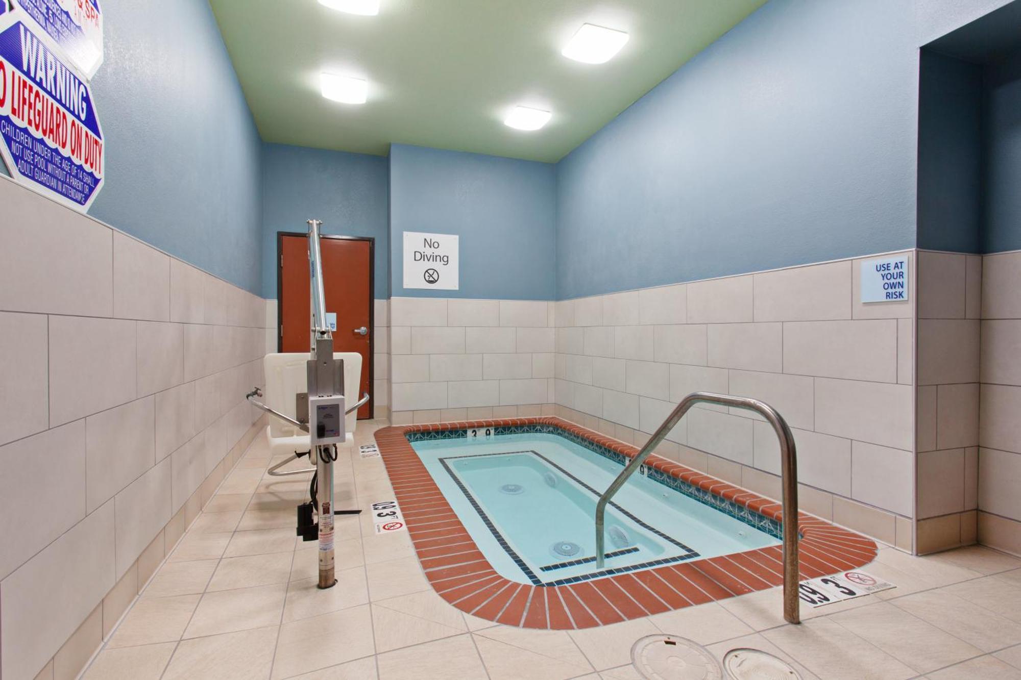 Holiday Inn Express & Suites Oakland - Airport By Ihg Dış mekan fotoğraf