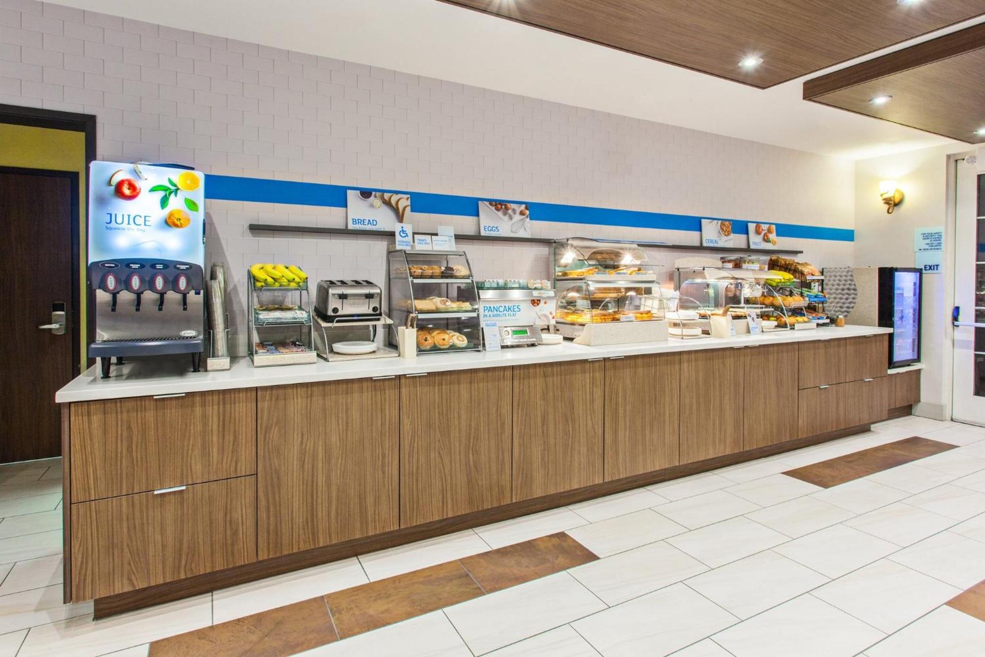 Holiday Inn Express & Suites Oakland - Airport By Ihg Dış mekan fotoğraf